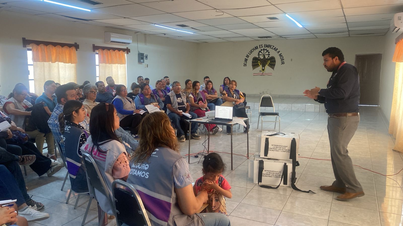 INE capacita a personal que apoya en la logística para la elección del PJF en el Distrito 02