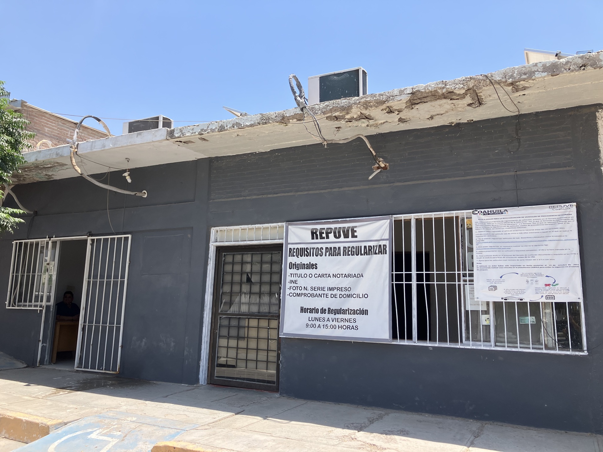 Cobran 'coyotes' más de 20 mil pesos por 'ayudar' a regularizar autos 'chocolates' en Madero