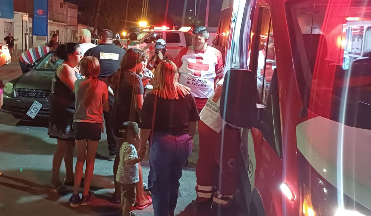 Menor de edad provoca choque en la colonia Francisco Villa; hay un lesionado