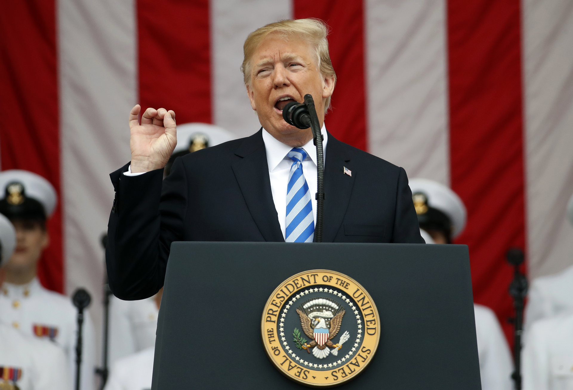 Lamenta Trump bloqueos a deportaciones de migrantes en Estados Unidos