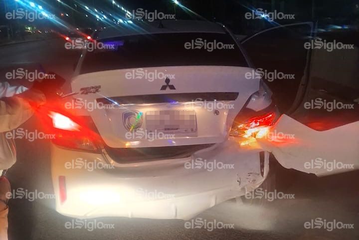 Auto deportivo provoca fuerte accidente en Gómez Palacio y se da a la fuga