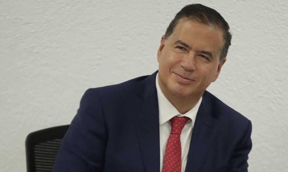 Llama Mejía Berdeja a expulsar a 'la tremenda corte de corrupción'