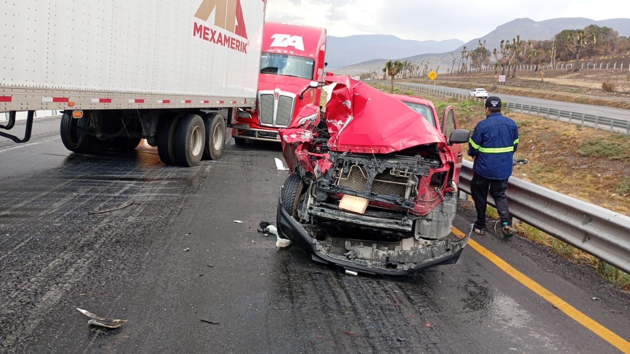 Se registra choque múltiple en la Carretera Federal 57
