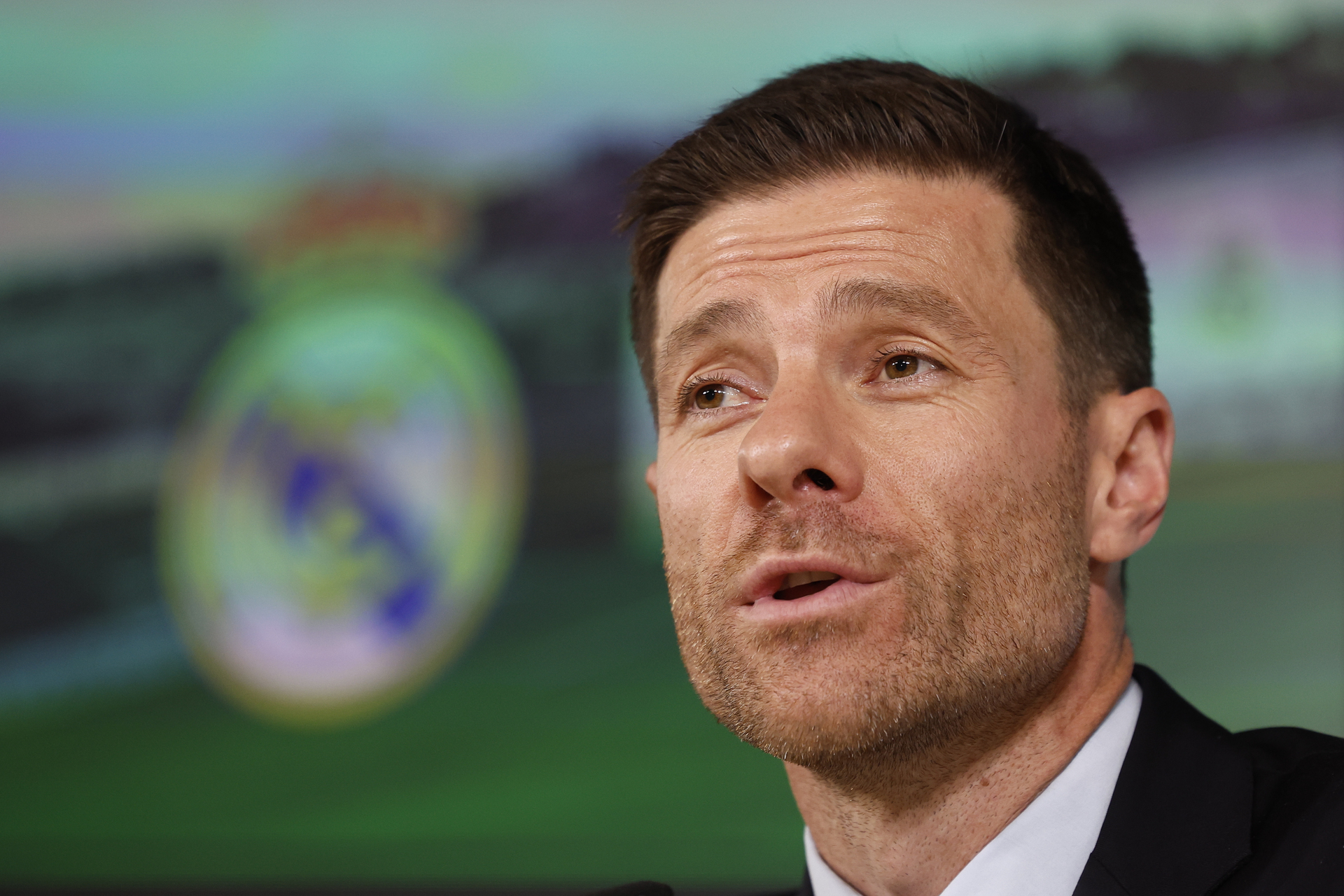 Xabi Alonso, durante su presentación oficial como nuevo entrenador del Real Madrid, en la sala de prensa de Valdebebas. (FOTOS: EFE)