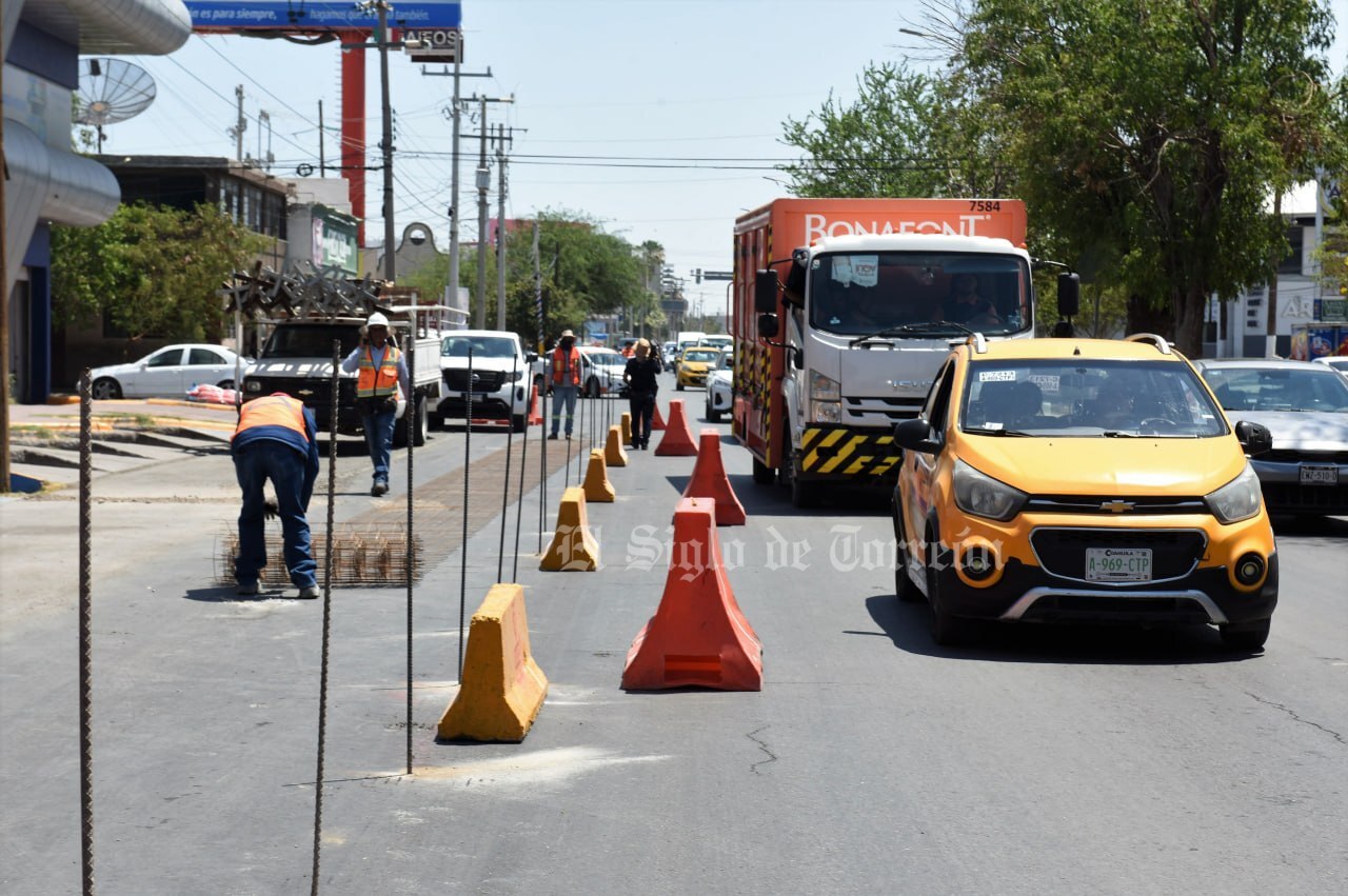 Inicia reubicación de líneas subterráneas para Sistema Vial Abastos-Independencia; cierran carril del bulevar