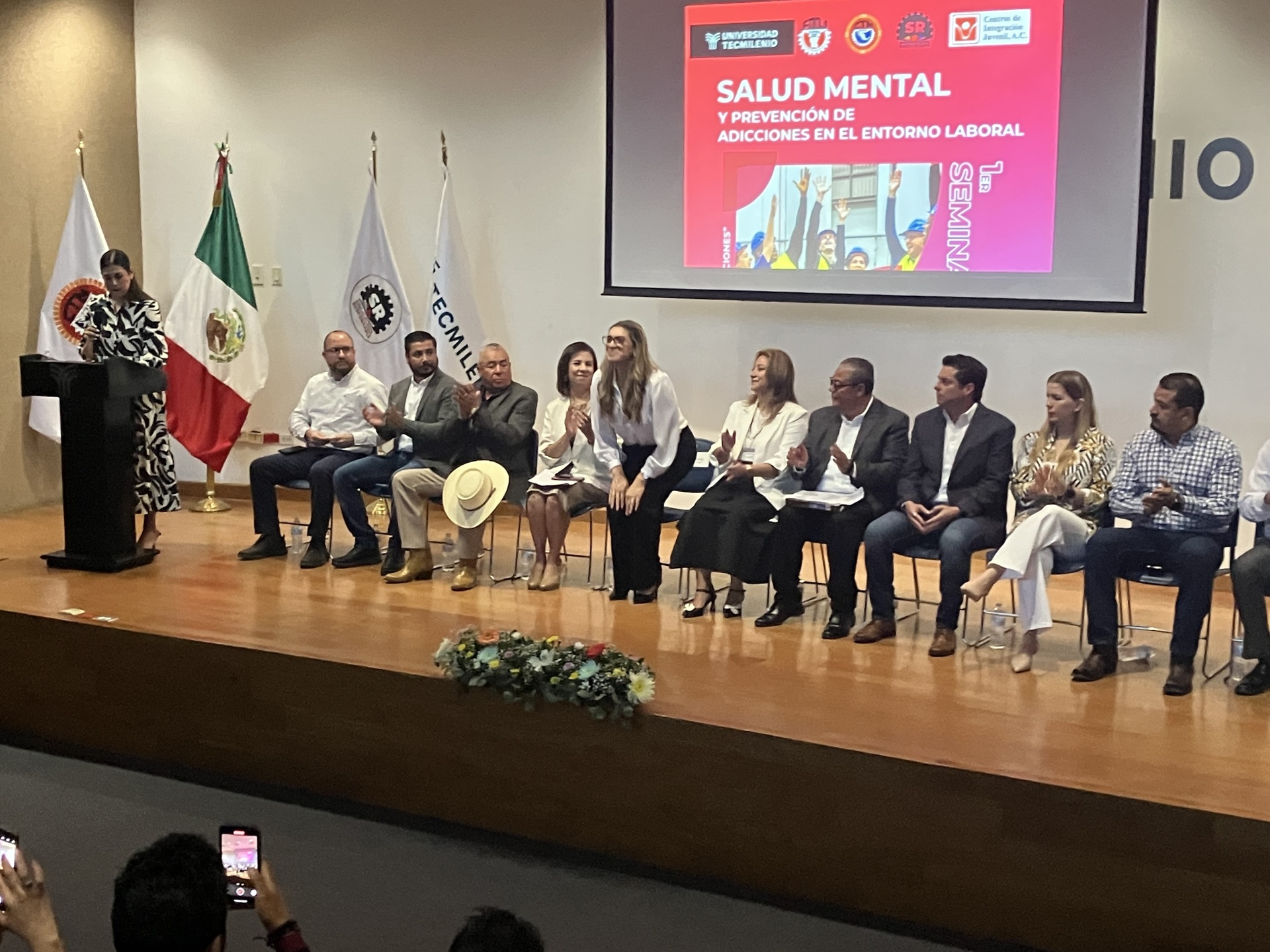 Ofrecen primer seminario dirigido a los trabajadores sobre salud mental y prevención de adicciones