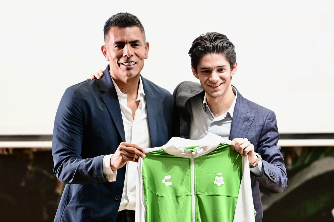 Acompañado por Aleco Irarragorri, el mítico exportero invitó a los aficionados al Estadio Corona el próximo domingo.