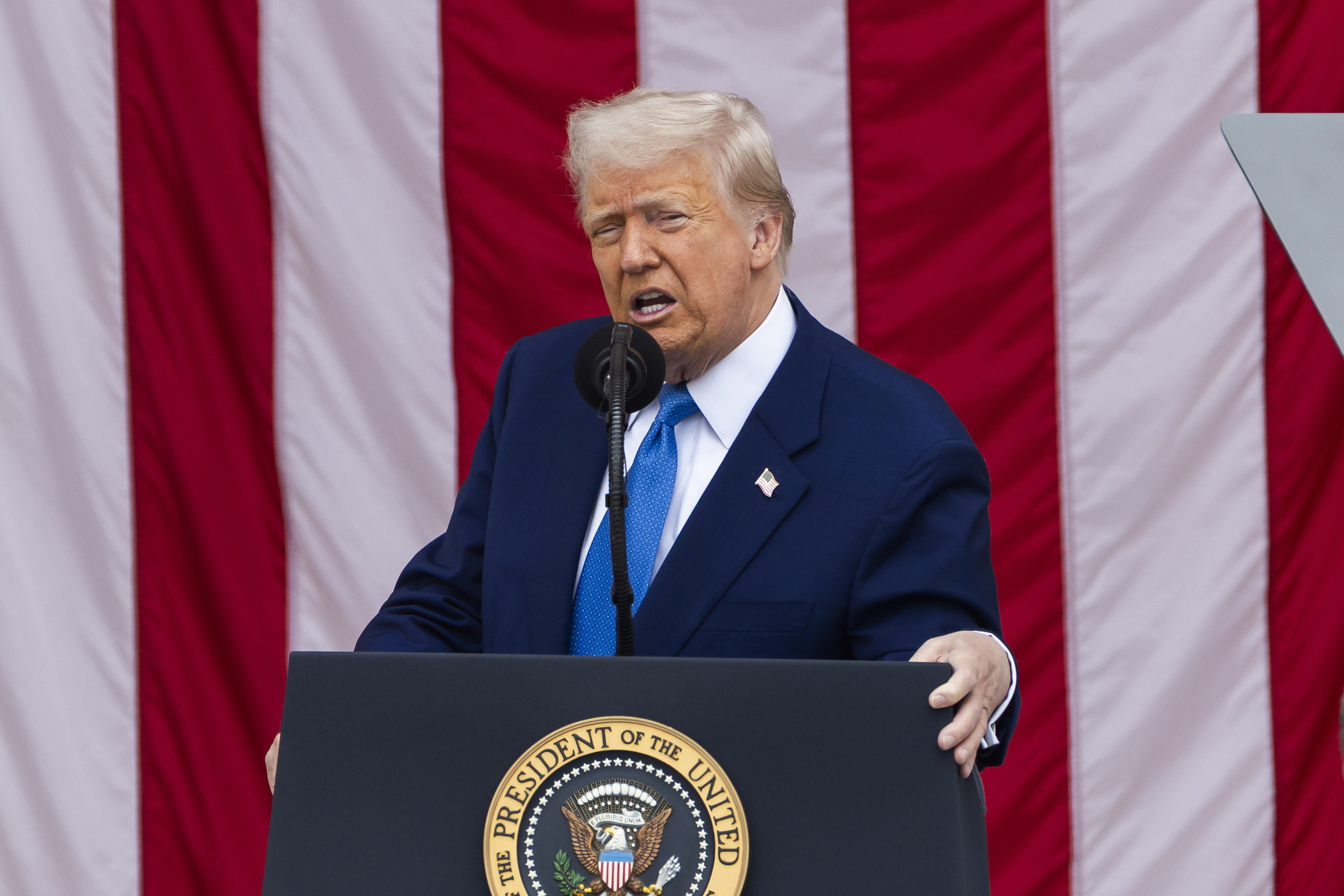 Donald Trump cancela nuevas entrevistas para visas a estudiantes