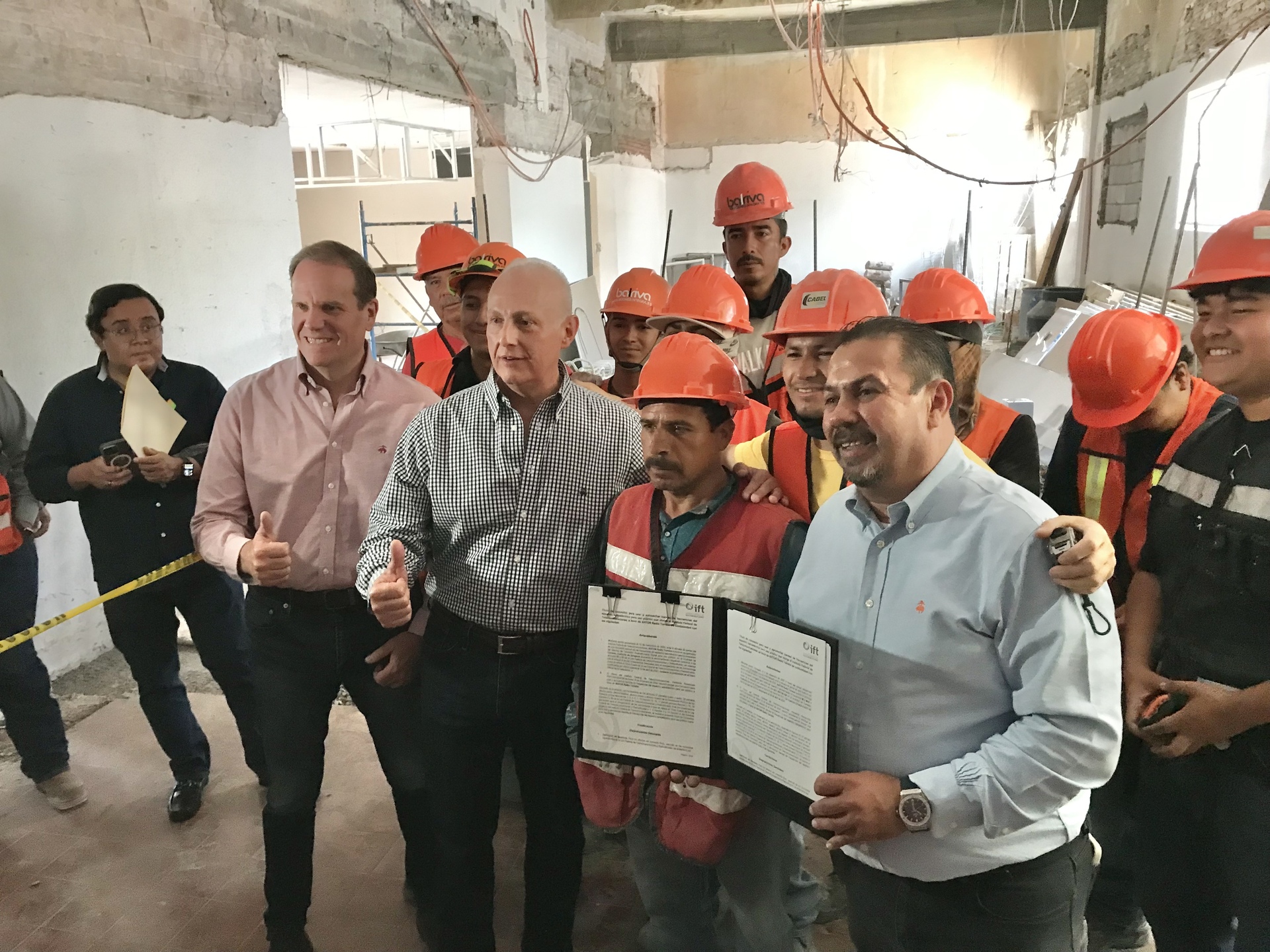El alcalde supervisó las obras de construcción de lo que será el Canal 28. (EL SIGLO DE TORREÓN)
