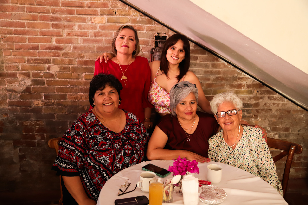 Carolina Pérez, Patricia Pedrosa, Silvia Campos, Mayela Pedrosa y Carolina Romero.