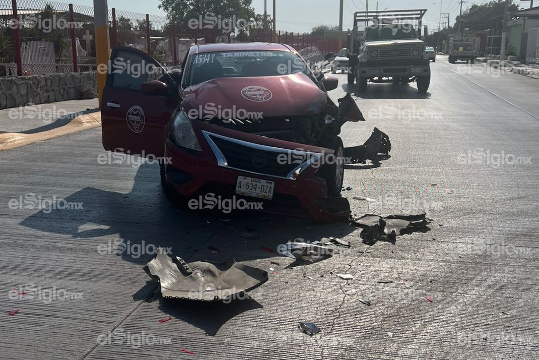 Se registra fuerte choque por alcance en la colonia Rosales de Gómez Palacio