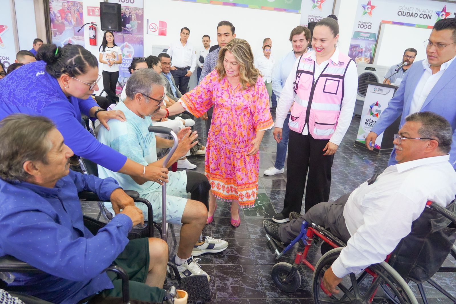 Mejoran calidad de vida con entrega de prótesis de pie a ciudadanos vulnerables de Gómez Palacio
