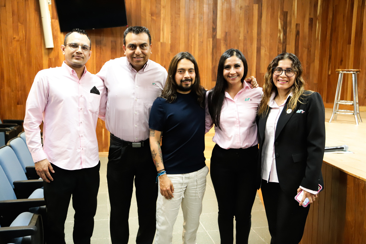 Juan de Dios Alardín, Cristian Dávila, Víctor Manuel Armijo, Alejandra Yáñez y Gaby Berlanga.