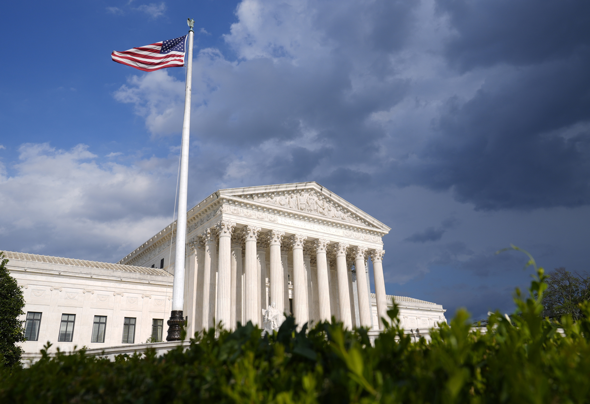 Supremo de Estados Unidos acepta retirar protección temporal a 532 mil migrantes