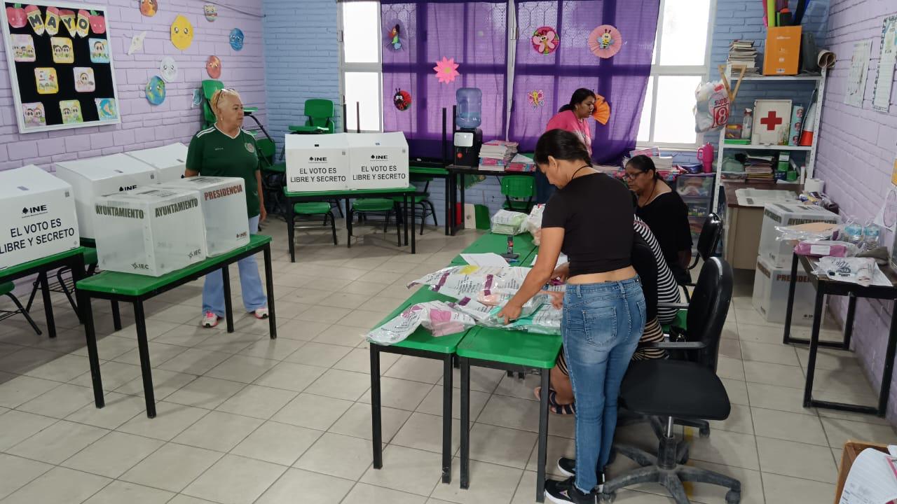 Ausencia de presidentes de casilla retrasa el inicio de la jornada electoral en Distrito 02 del INE