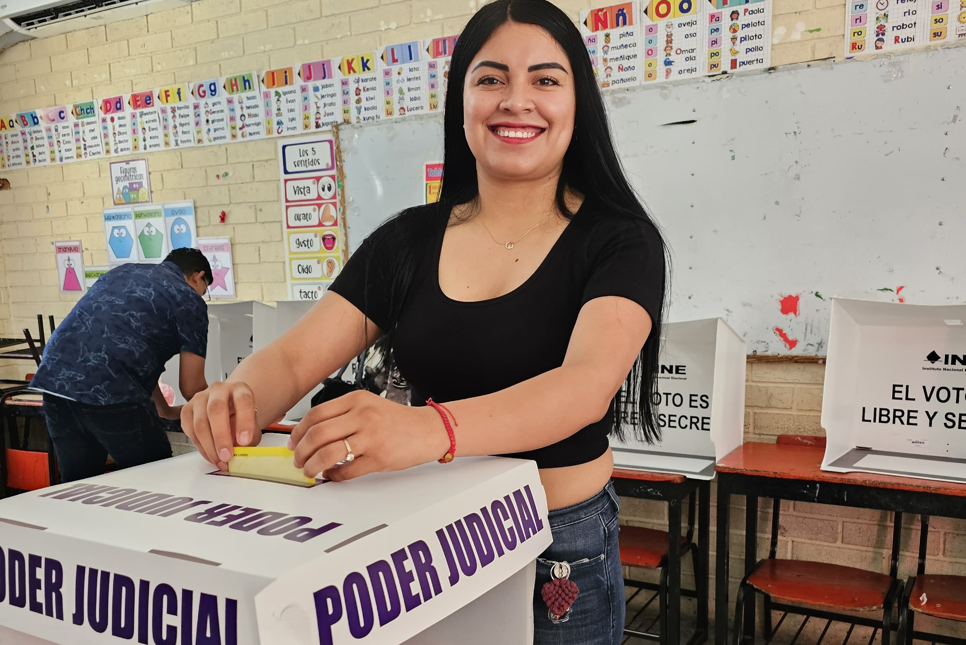 Participa Cintia Cuevas en elección del Poder Judicial