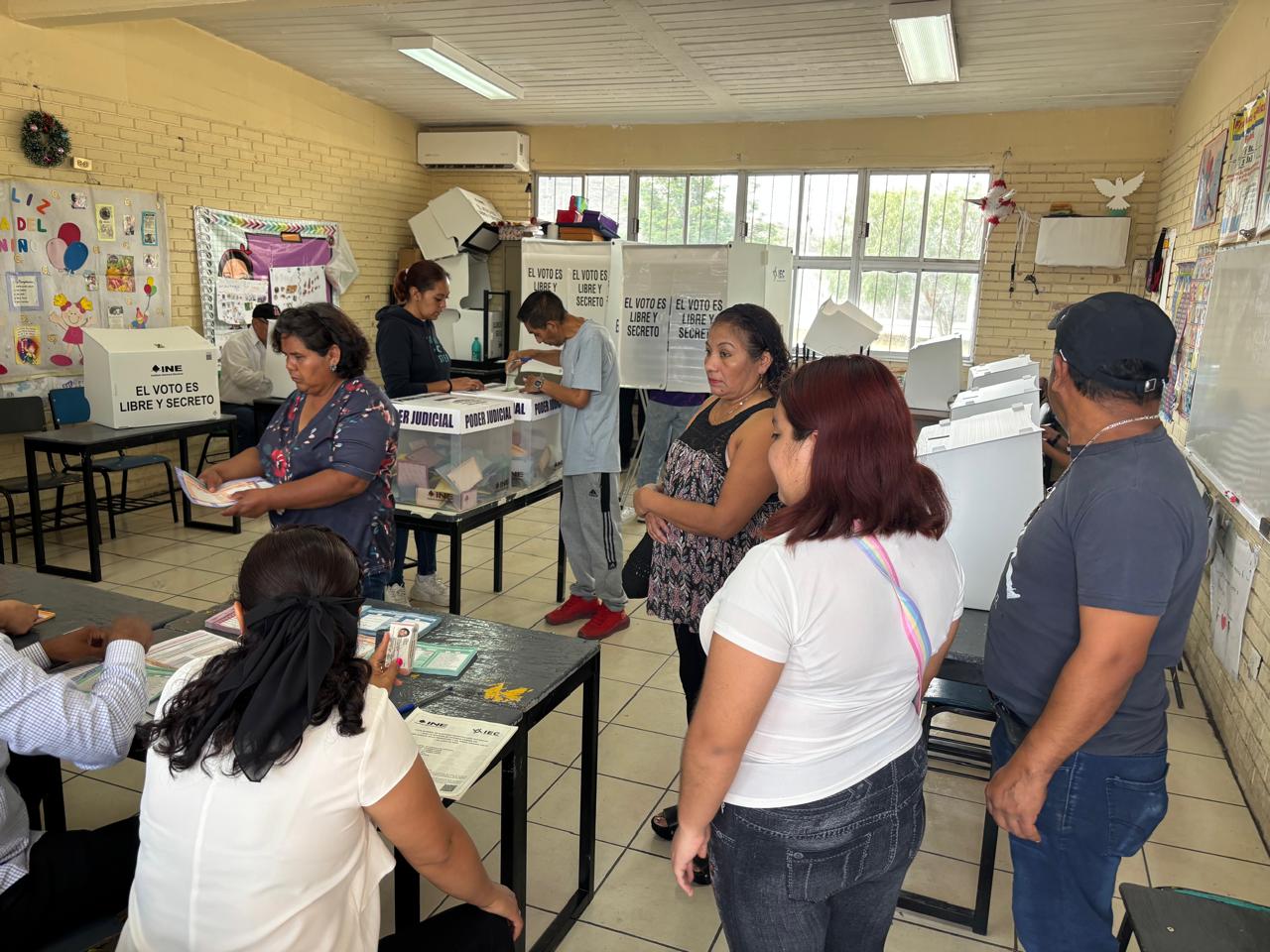 Transcurre jornada con retrasos, participación de jóvenes y la muerte de un adulto mayor