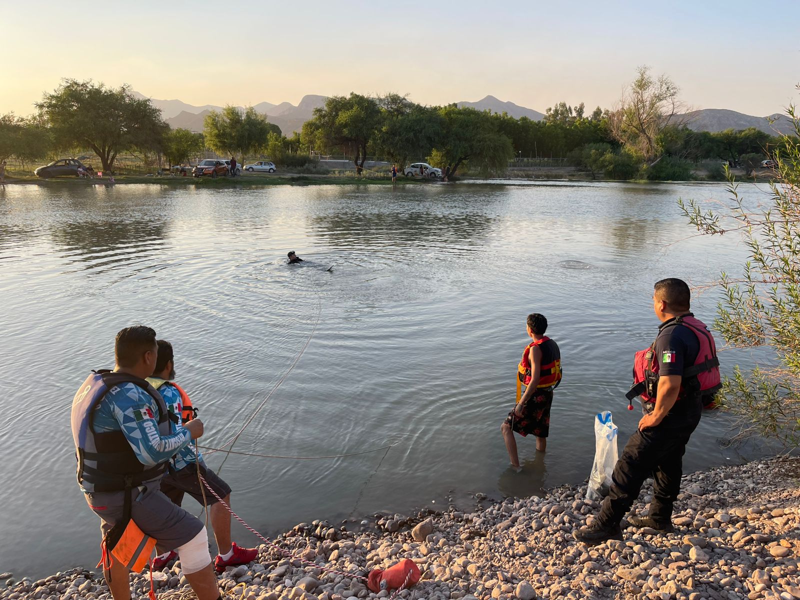 Joven desaparece en el río a la altura de la represa de Villa Juárez
