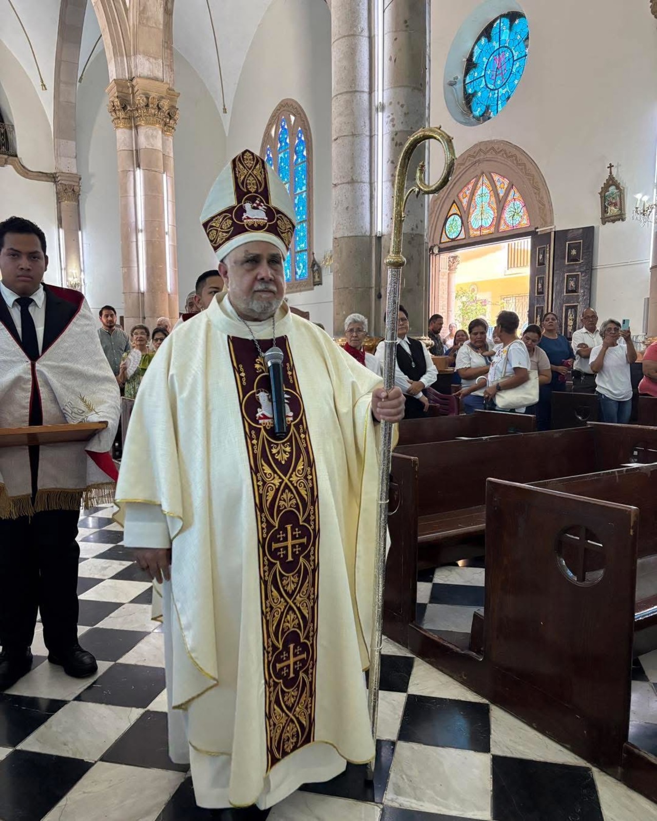 Este 2 de junio, el obispo Jorge Estrada, celebró sus 30 años de ordenación sacerdotal. (EL SIGLO DE TORREÓN)