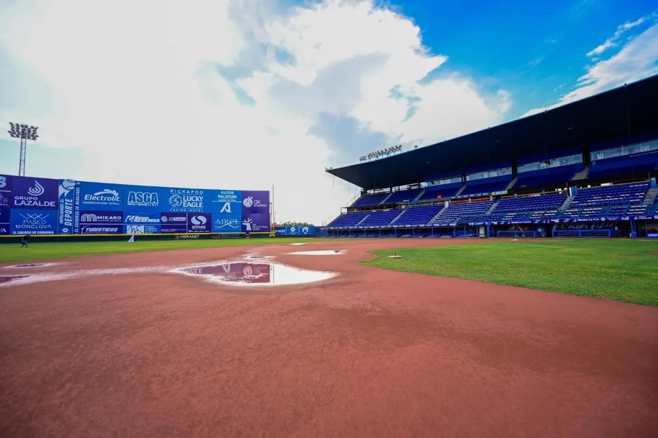 La fuerte lluvia que cayó en el centro de Coahuila, dejó dañado el terreno de juego en la casa de la 'Furia Azul', impidiendo el primero.