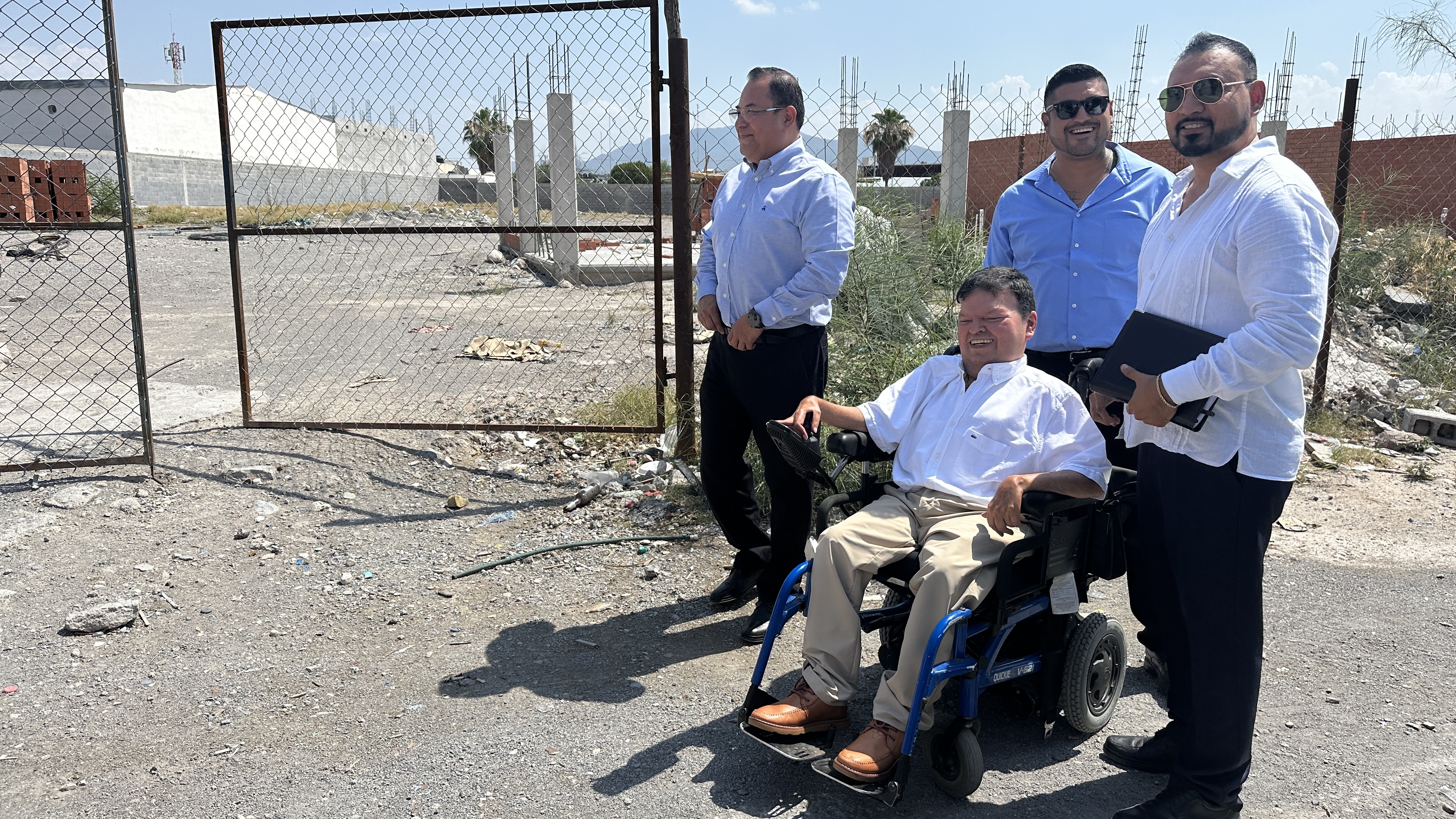 Restituyen predio invadido en zona residencial de Monclova tras orden de magistrado