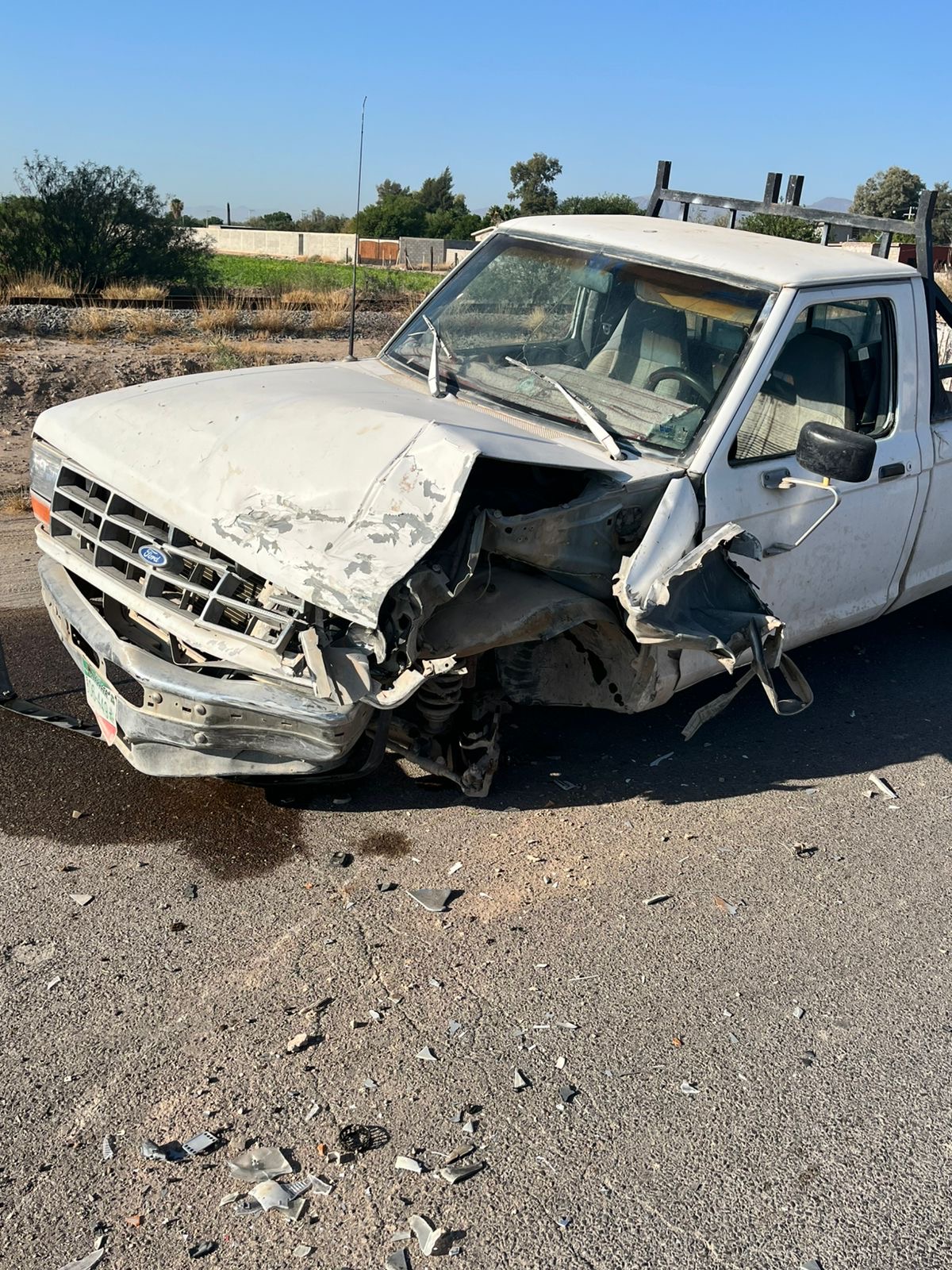 Camionetas chocan de frente en el ejido Dinamita de Gómez Palacio