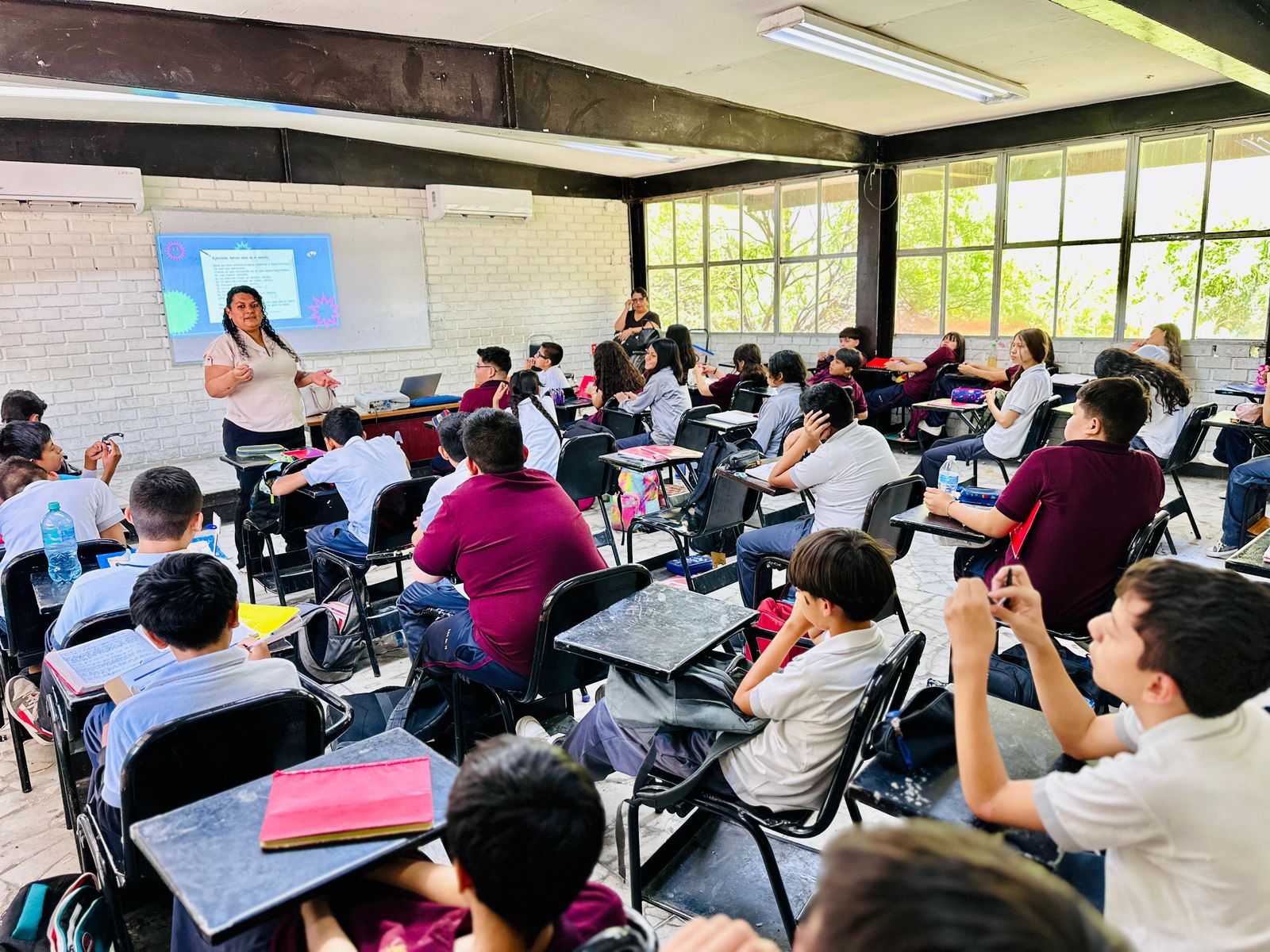 Llevan pláticas a planteles educativos para promover las relaciones sanas y libres de violencia