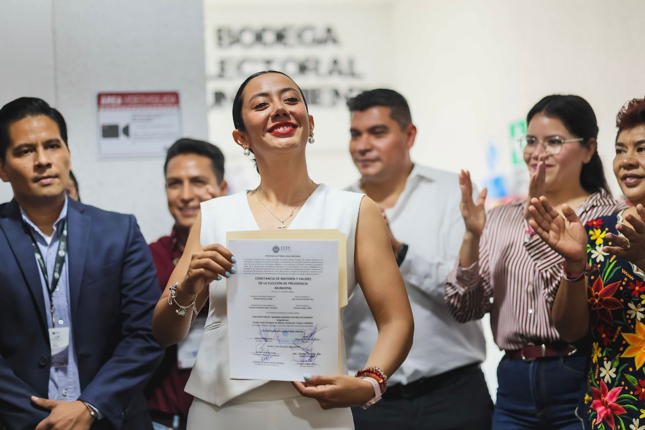 Betzabé recibe constancia como presidenta electa de Gómez Palacio para 2025-2028