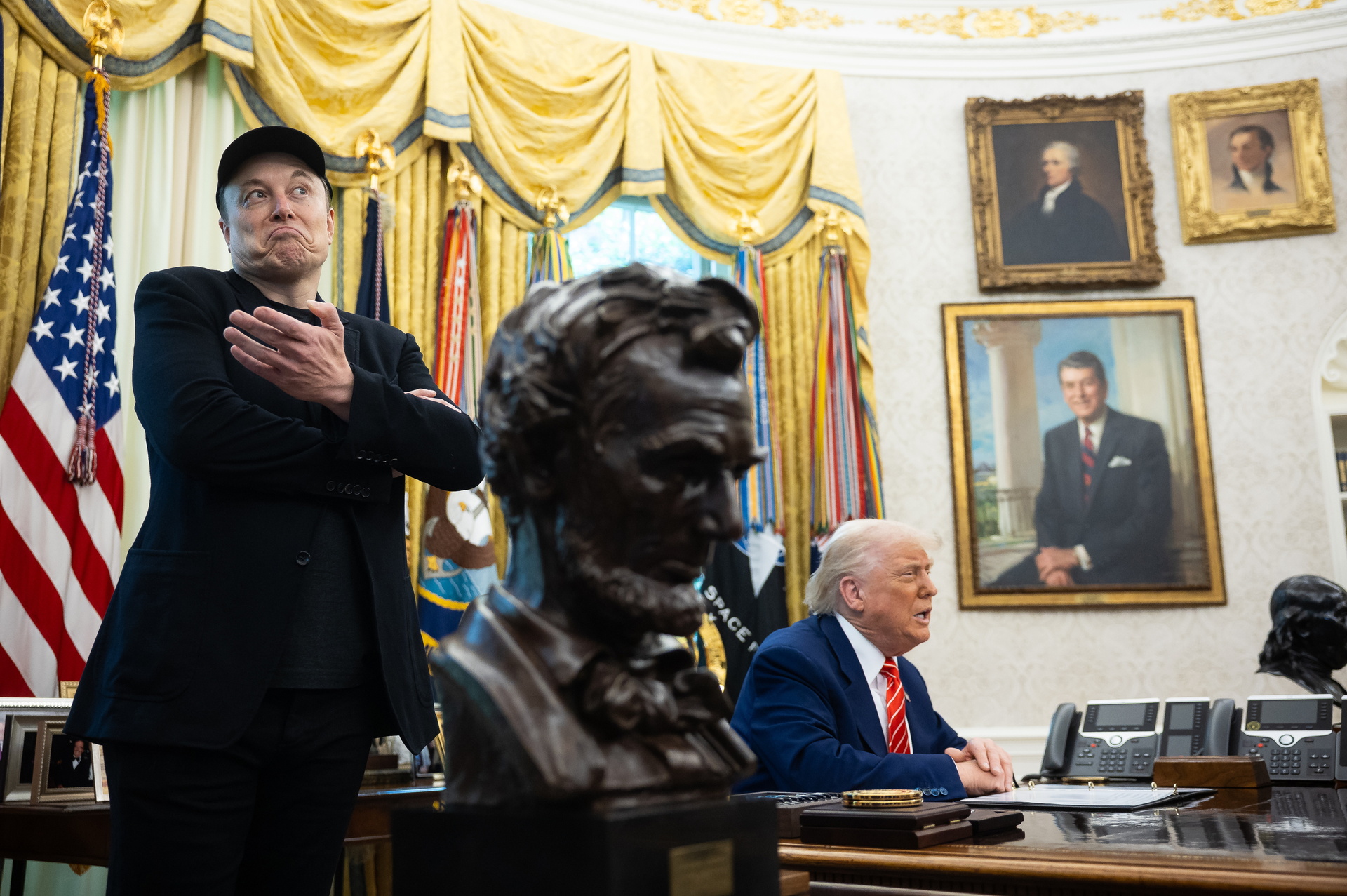 Donald Trump amenaza con retirar contratos a Elon Musk y este lo acusa de aparecer en archivos de Jeffrey Epstein