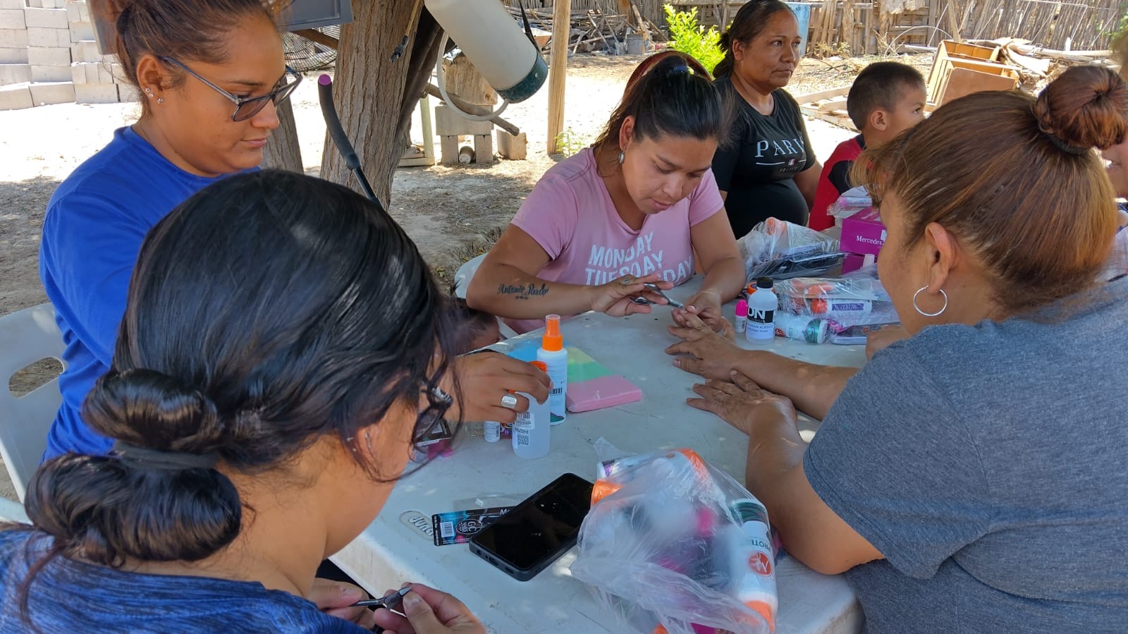 Lleva el Instituto de la Mujer curso de aplicación de uñas a comunidad de Salamanca, Lerdo