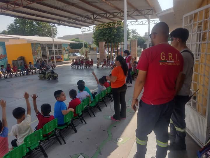 Bomberos Municipales visitan a jardín de niños de San Pedro