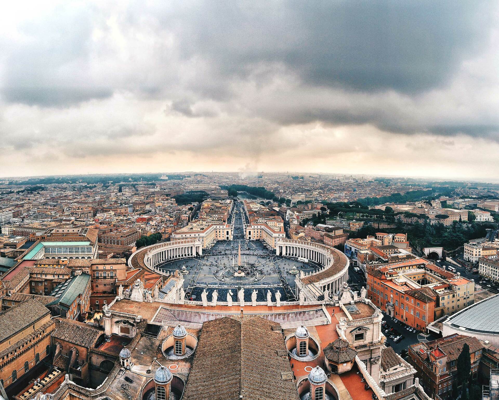 Vista de la plaza de San Pedro en el Vaticano. Foto: Unsplash/ Dan V