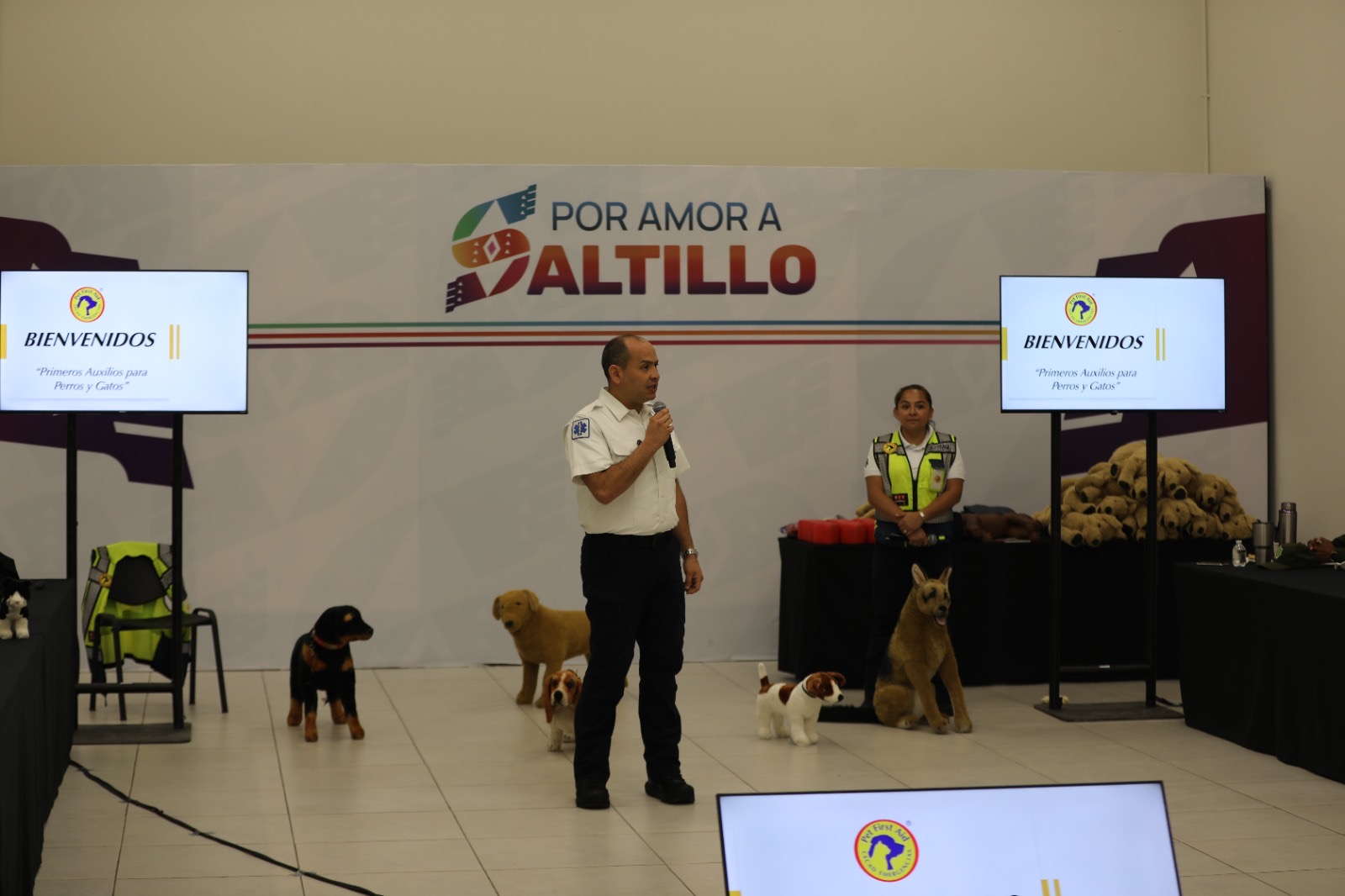 Capacita Ayuntamiento de Saltillo y organización PET Firdt Aid CECAD Emergencias a elementos de seguridad