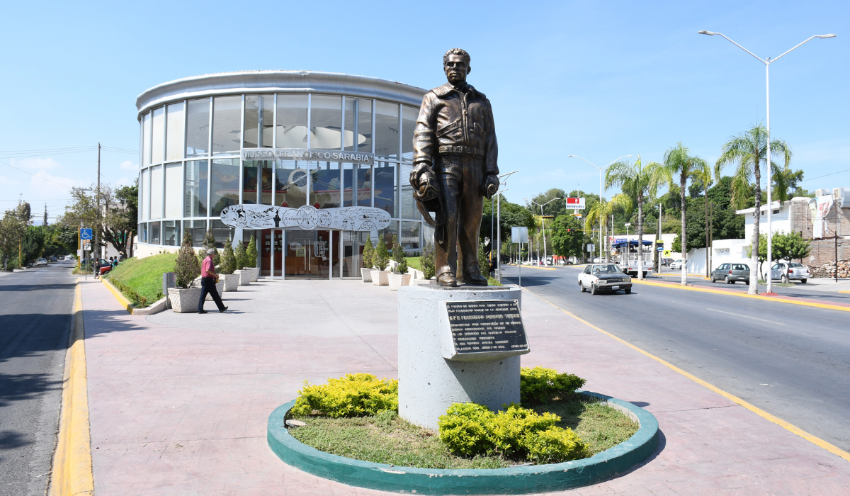 Conmemoran aniversario luctuoso al piloto aviador Francisco Sarabia