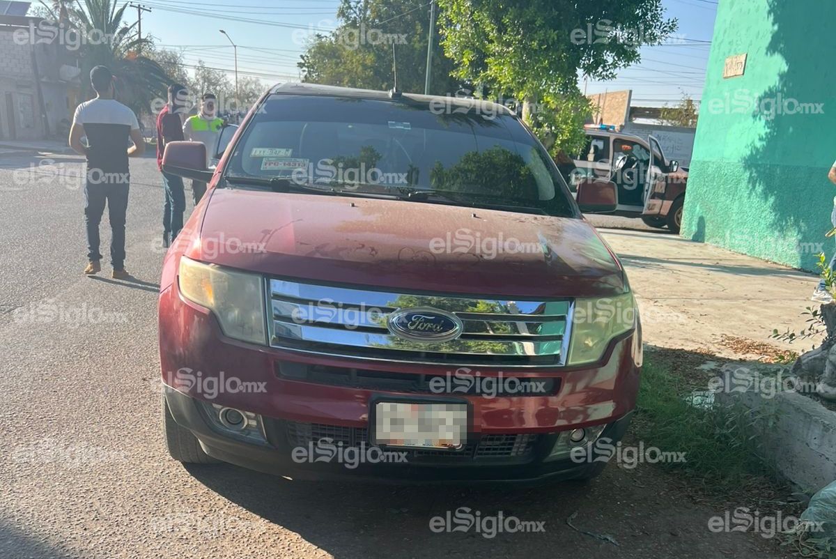 Conductor ebrio choca con dos autos estacionados en Gómez Palacio