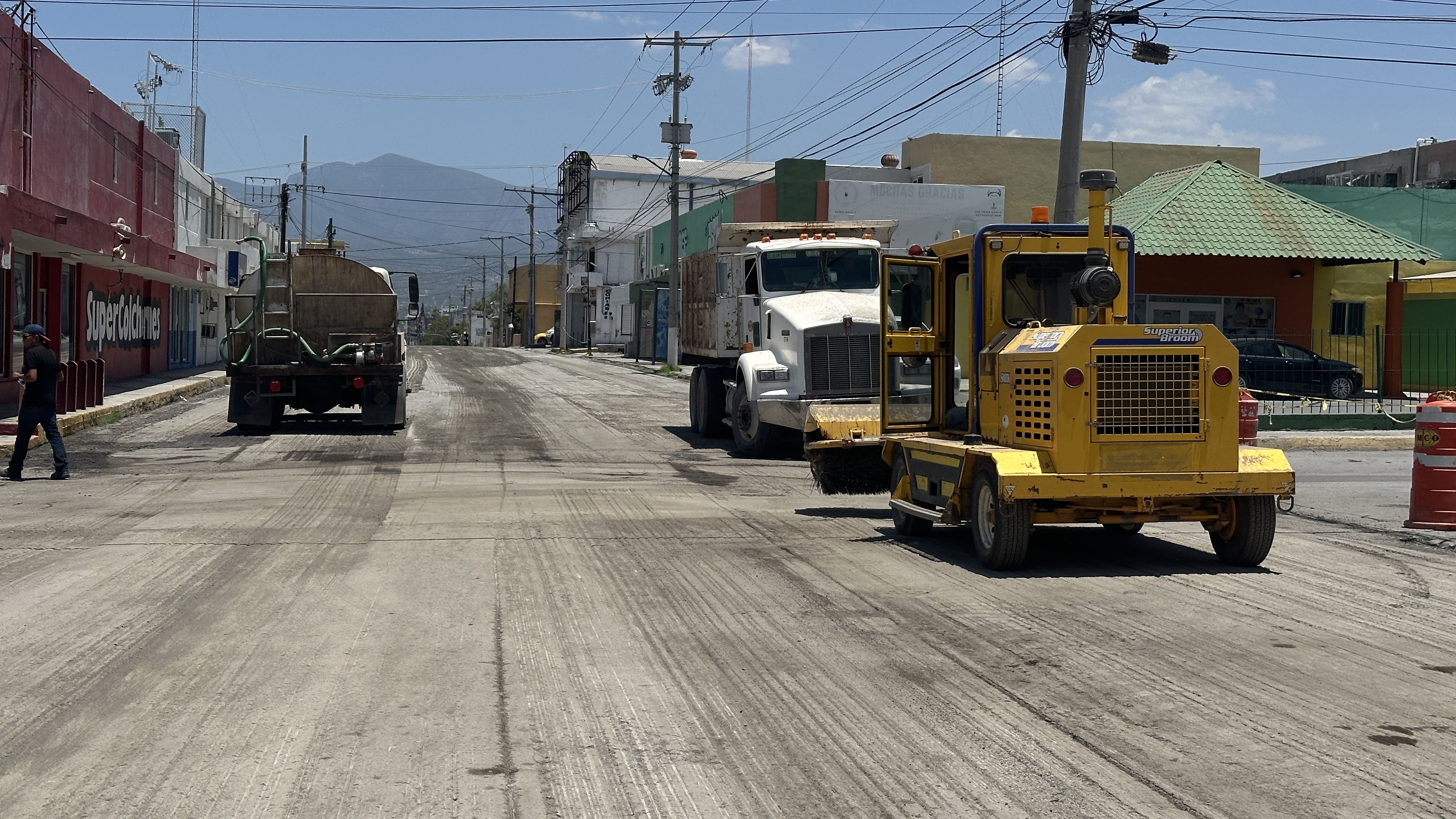 Avanzan trabajos de pavimentación en calle La Fuente de Monclova