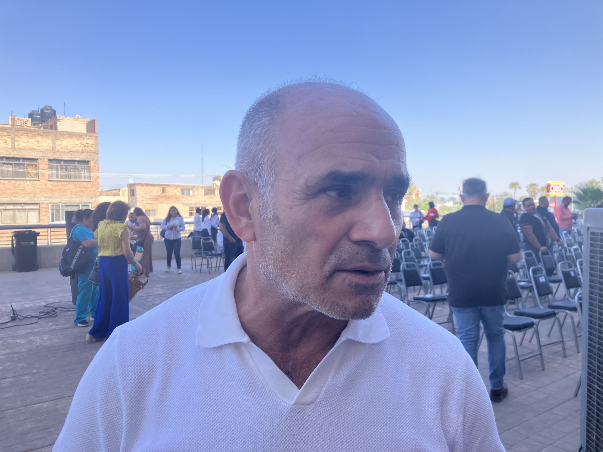 El paseo peatonal frente a Plaza Cuatro Caminos estará listo en septiembre, informó el arquitecto Alberto Talamás Murra. (EL SIGLO DE TORREÓN)