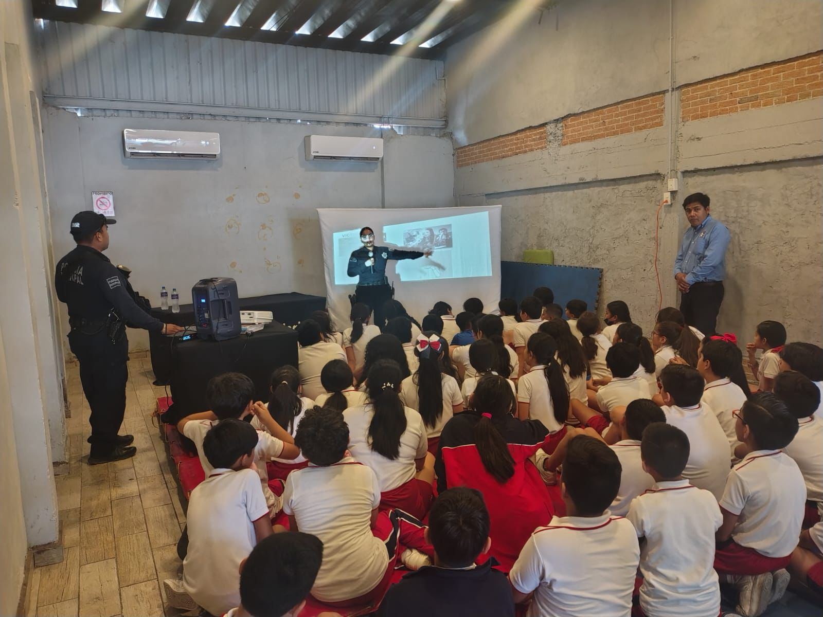 Imparten plática sobre ciberacoso a estudiantes del Colegio San Roberto en Gómez Palacio