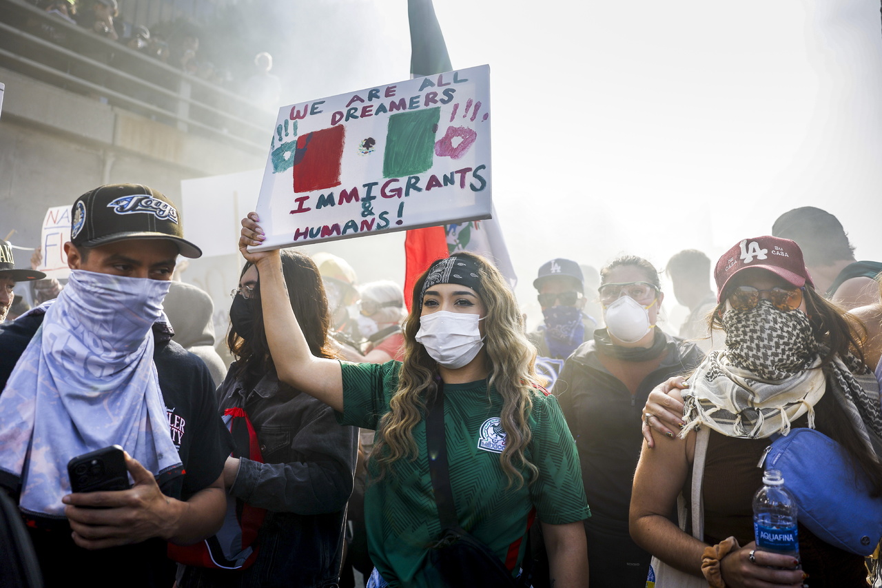 Ciudades como Filadelfia, Nueva Jersey o Los Ángeles actualmente se encuentran en medio de conflictos entre fuerzas policiales y grupos de inmigrantes de países centroamericanos como Guatemala, El Salvador o México, uno de los organizadores de la Copa del Mundo 2026.