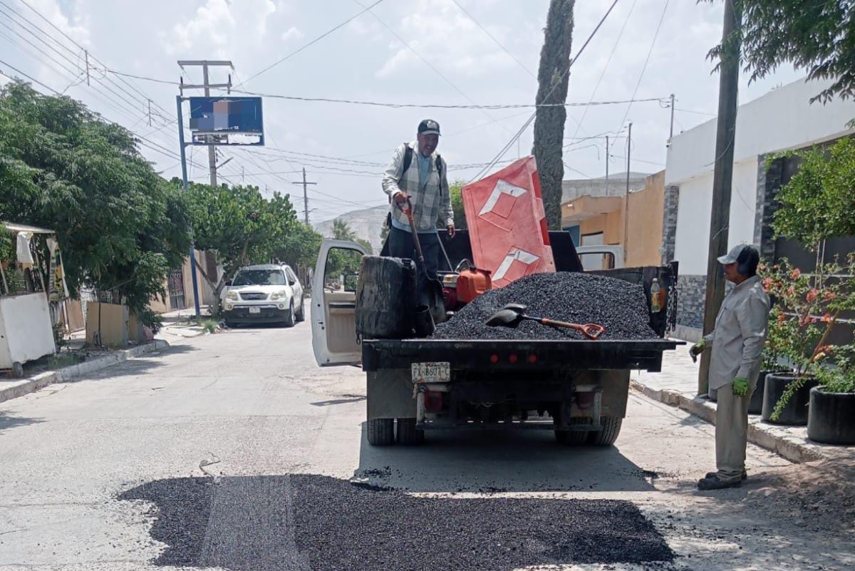Acude departamento de bacheo a comunidad de El Rayo