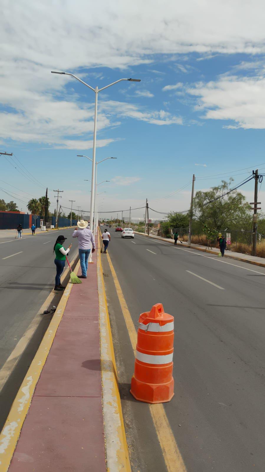 Realizan limpieza en bulevar Tecnológico de Lerdo