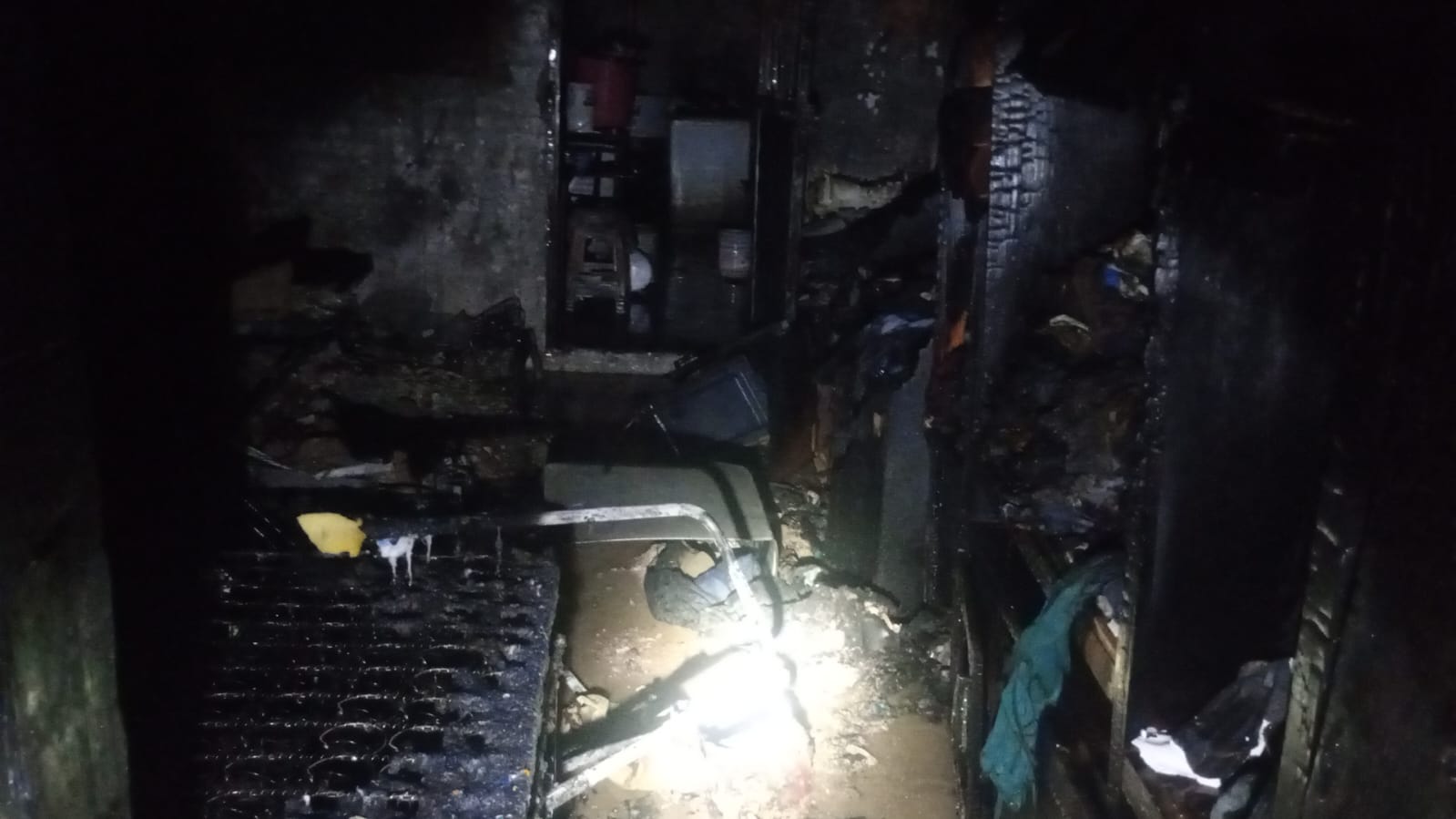 Dos incendios en Torreón dejan un hombre intoxicado y daños materiales