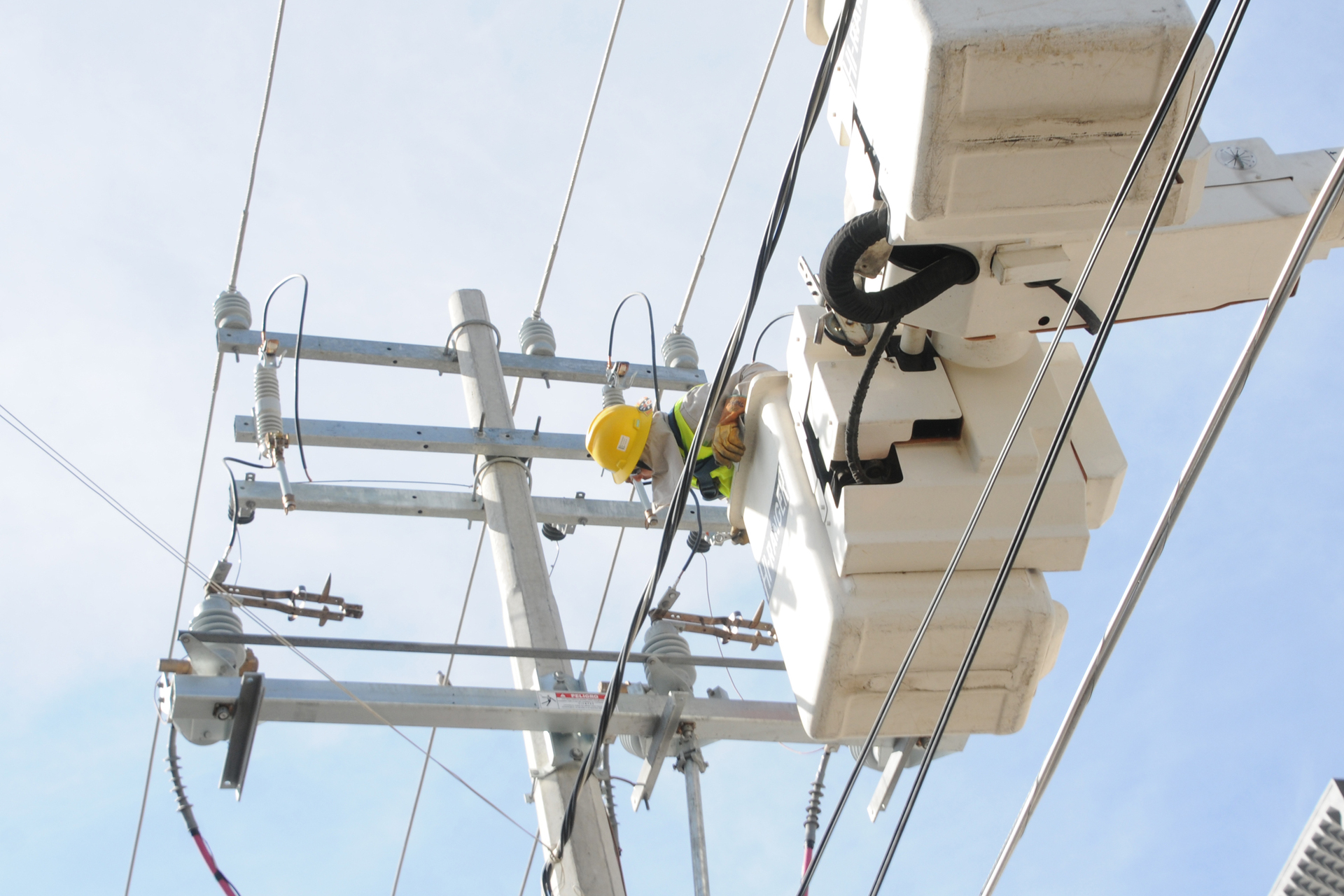 Coahuila pide a CFE mejorar red eléctrica ante apagones constantes