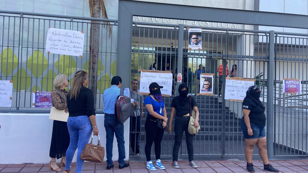 Cierra madre de familia Palacio de Justicia y calles del Centro de Gómez Palacio; exige destitución de jueces