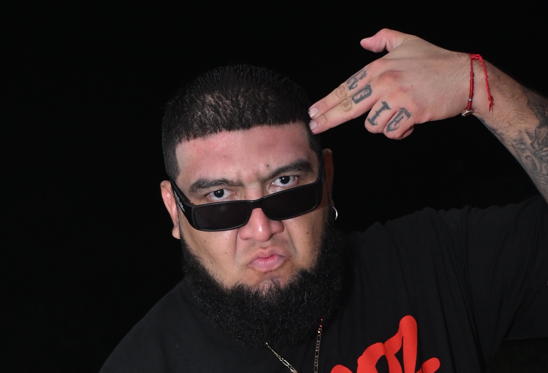 Liricista. Bizor Azufre ha construido una carrera en el hip hop reconocida a nivel nacional.
