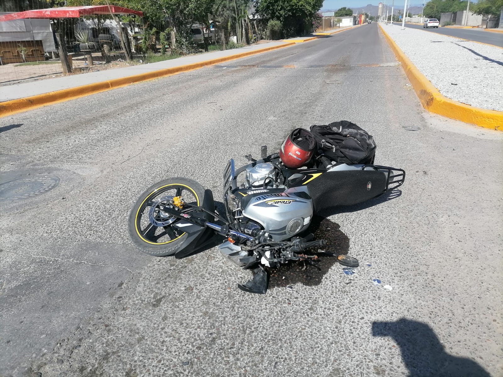 Motociclista resulta lesionado tras accidente frente al poblado Las Cuevas de Lerdo
