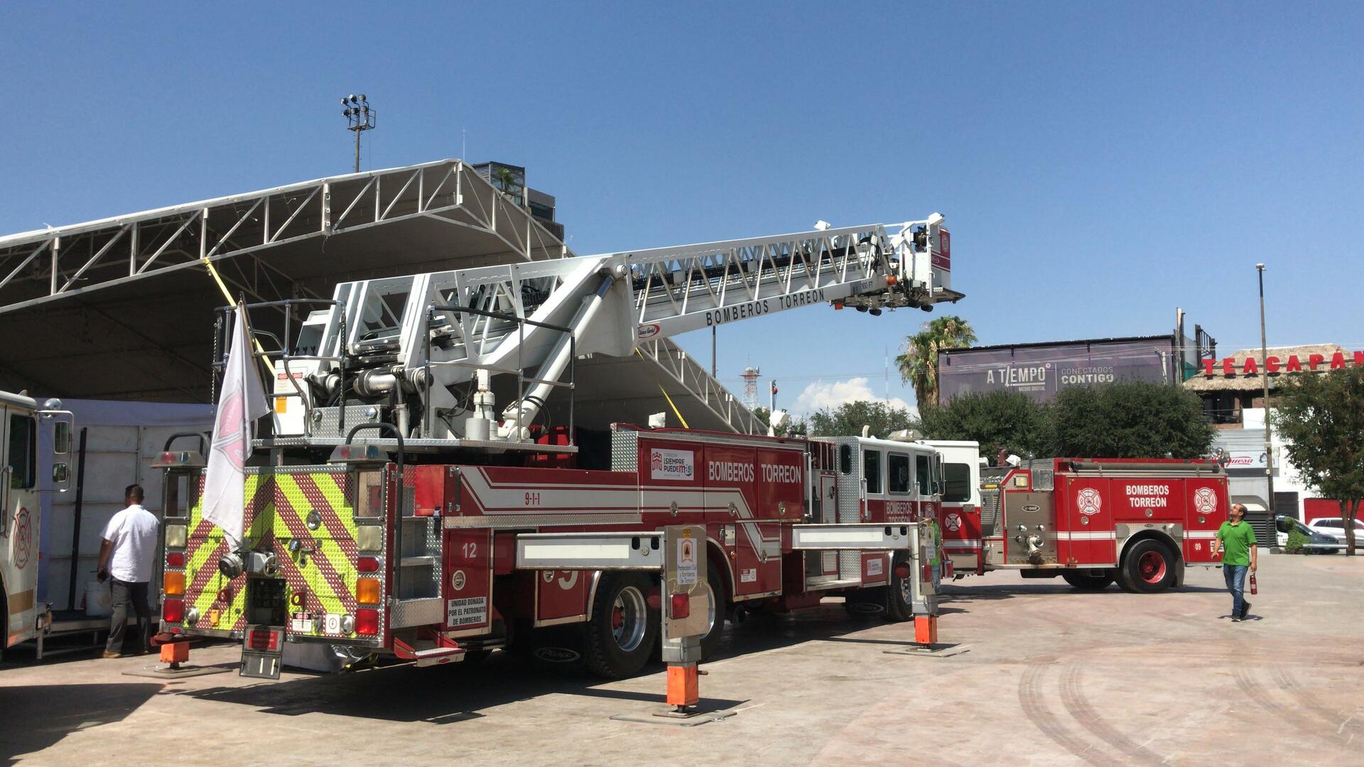Entregan vehículos y equipos a Protección Civil de Torreón, además de donativos