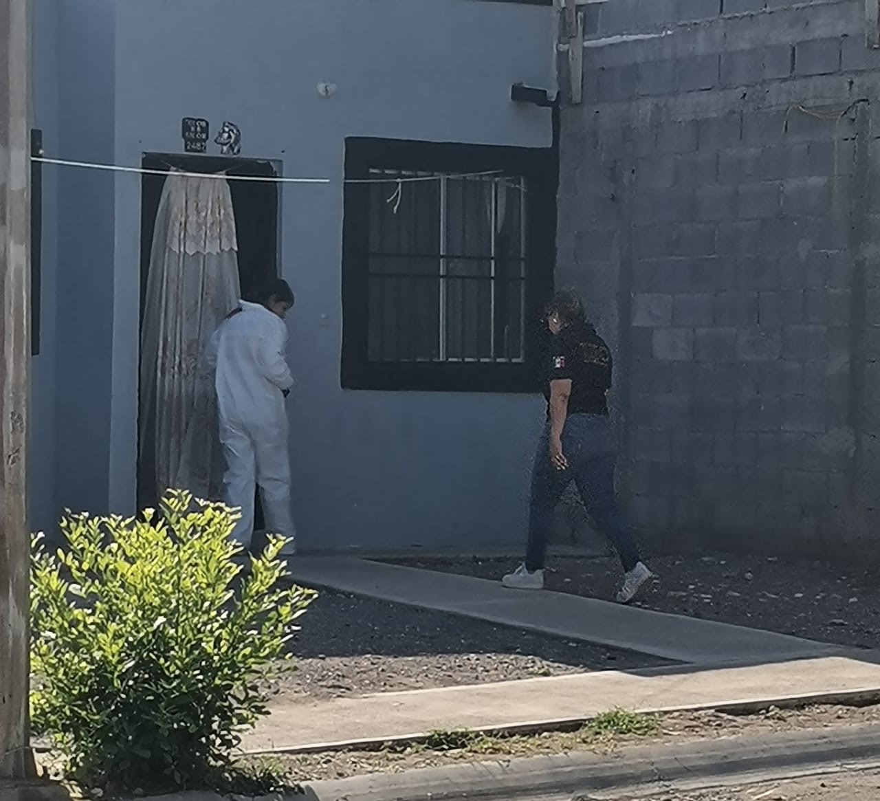 Madre encuentra a su hija sin vida en su habitación; se presume suicidio