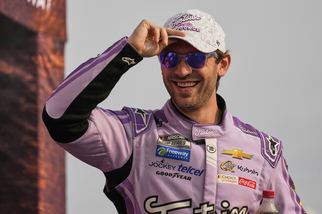 El piloto ha realizado multiples viajes como el rostro de la carrera en el Autódromo Hermanos Rodríguez.