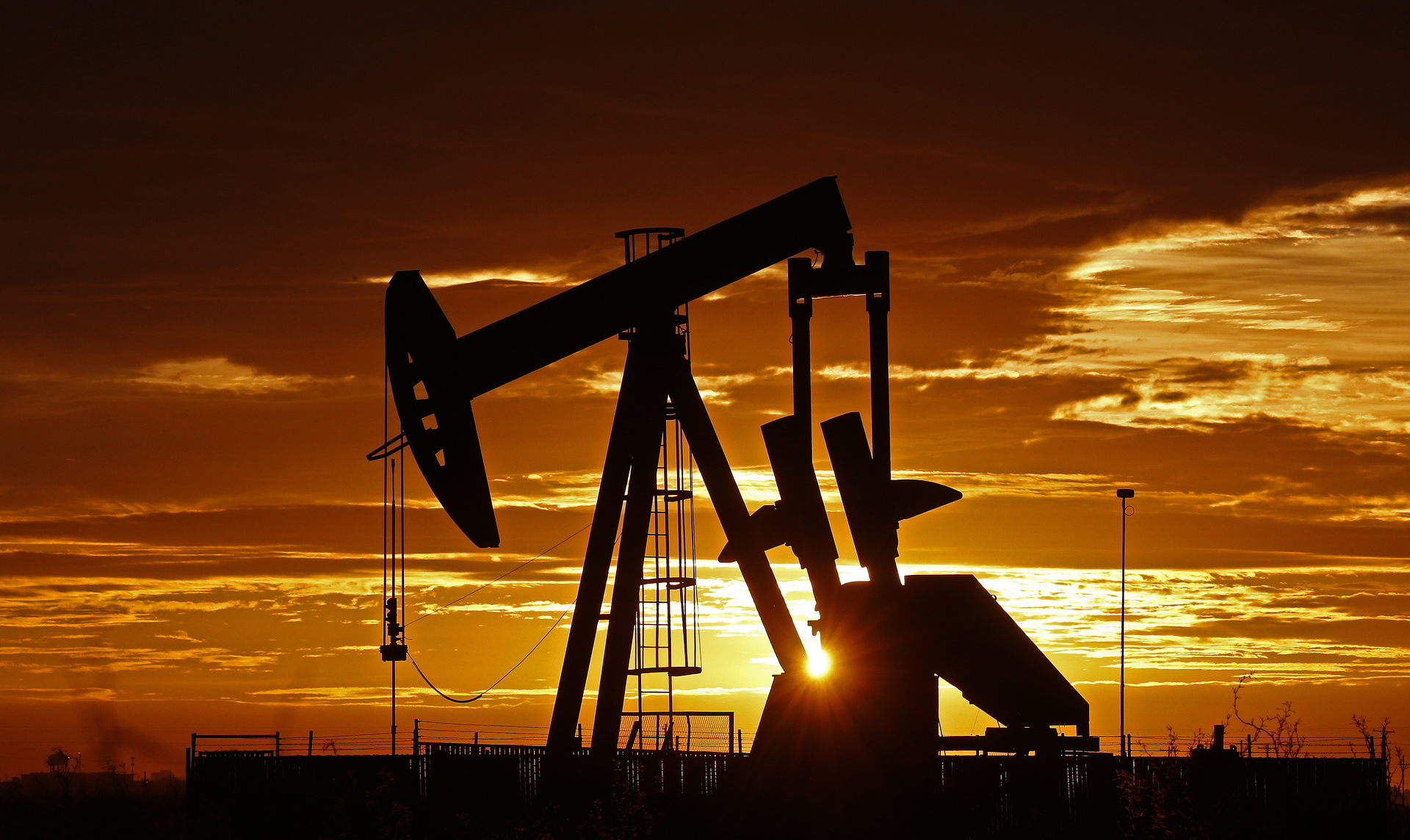 El petróleo de Texas se dispara un 7.26 % impulsado por los ataques entre Israel e Irán